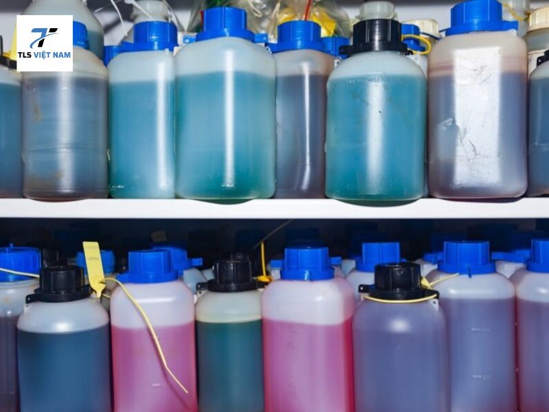 7 loại hóa chất dệt nhuộm quan trọng và vai trò trong ngành dệt may hiện đại 5 Chất nhuộm (Dyes)