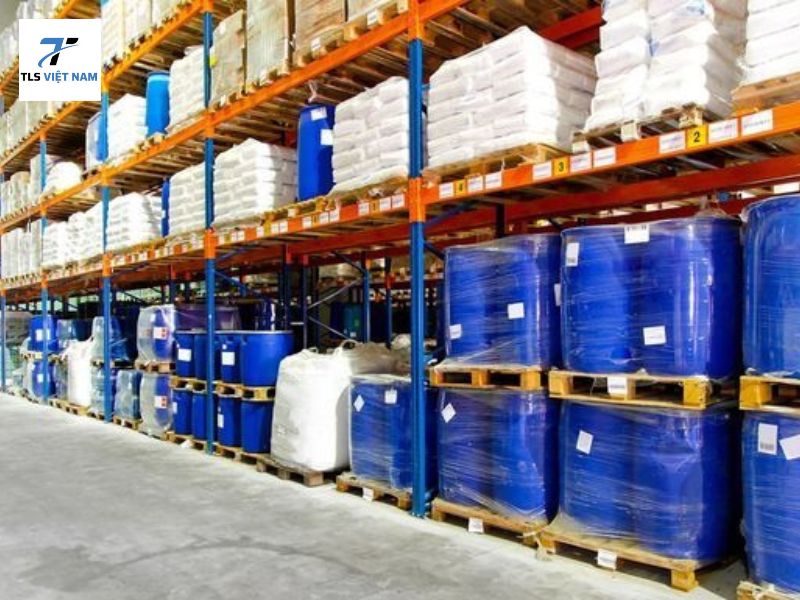Javen công nghiệp dùng cho tẩy rửa bề mặt – Giải pháp vệ sinh hiệu quả, tiết kiệm 5 Ứng dụng thực tế của Javen công nghiệp trong đời sống và sản xuất