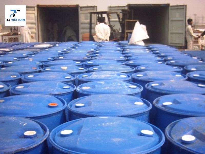 5 Lý Do Doanh Nghiệp Nên Mua Cồn Công Nghiệp Pha Chế 3 Khả năng hòa tan và tạo dung dịch ổn định vượt trội