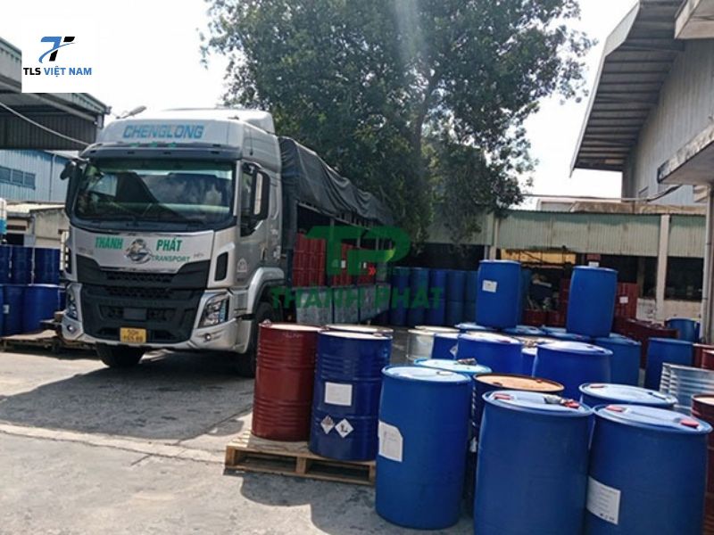 Giá Axit Peracetic Hôm Nay – Cập Nhật Mới Nhất 2026 Và Báo Giá 3 Axit Peracetic là gì? Vì sao giá PAA ảnh hưởng đến chi phí vận hành giặt – tẩy – khử khuẩn?