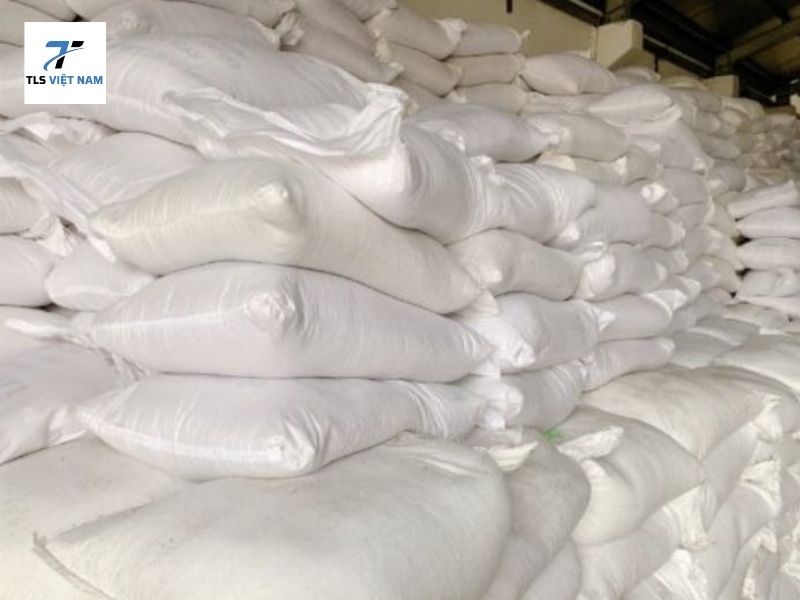 Giá Sodium Percarbonate 99% Mới Nhất – Cập Nhật Giá Từ TLS Chem 2025 3 Yếu tố ảnh hưởng đến giá Sodium Percarbonate 99% trên thị trường