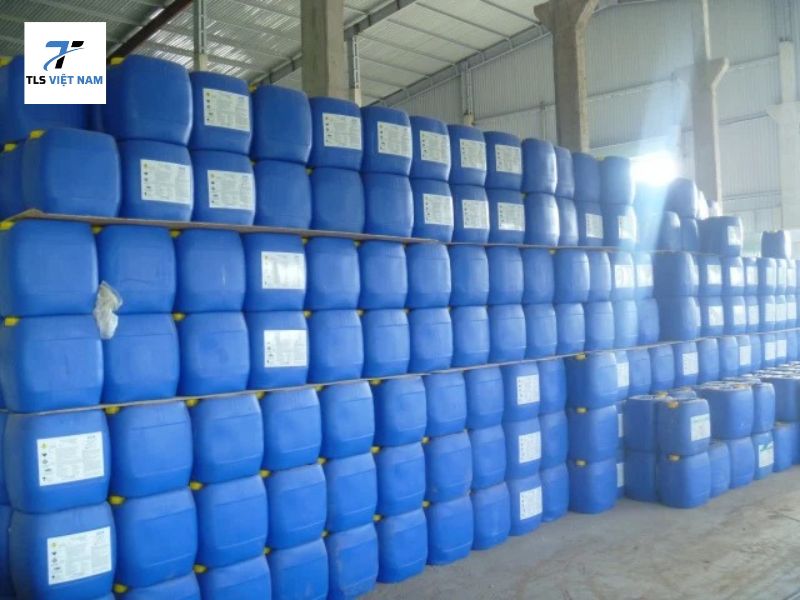 Xút Dùng Tẩy Dầu Mỡ – Giải Pháp Tẩy Rửa Công Nghiệp Hiệu Quả 2026 5 Cơ chế hoạt động của xút trong việc tẩy dầu mỡ