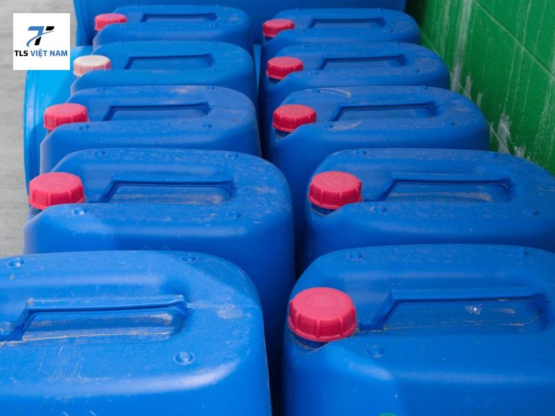 Xút vảy công nghiệp Với Ứng dụng, tiêu chuẩn chất lượng và nơi cung cấp uy tín 4 Những rủi ro khi doanh nghiệp mua phải xút vảy công nghiệp kém chất lượng